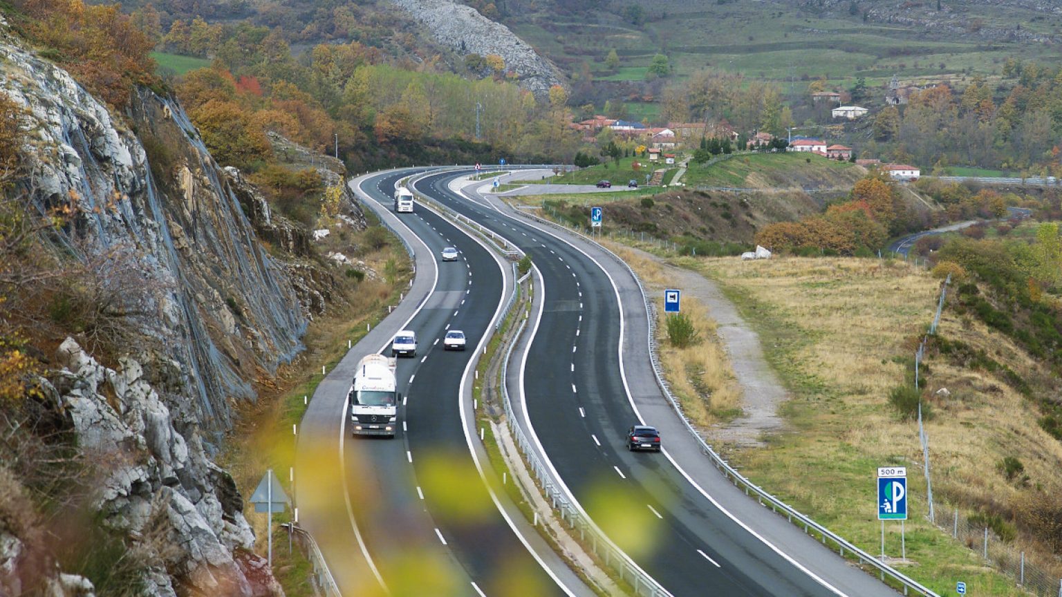 Traffic flow on a spanish highway